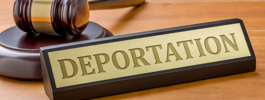 A gavel and a name plate with the engraving Deportation